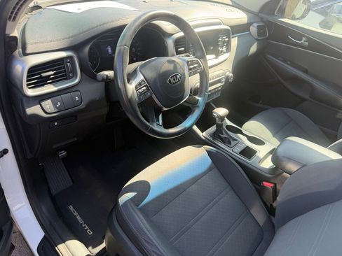 Used 2019 Kia Sorento S FWD image 7