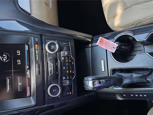 Used 2016 Ford Explorer XLT w/ Equipment Group 201A FWD image 19
