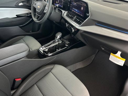 New 2026 Chevrolet Trax LT w/ Sunroof Package FWD image 16