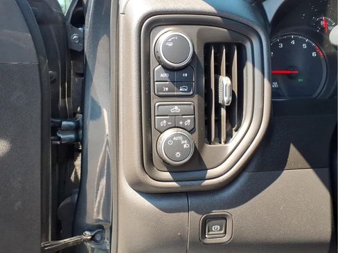 Used 2020 Chevrolet Silverado 1500 Custom w/ Custom Value Package AWD/4WD image 13