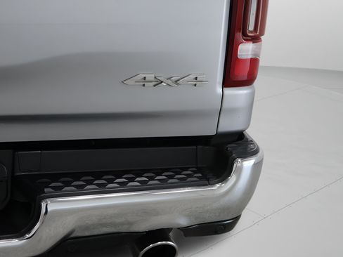 Used 2019 RAM 1500 Laramie AWD/4WD image 32