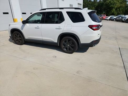 Used 2025 Honda Pilot Black Edition image 9