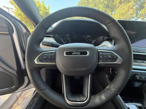 Used 2025 Jeep Compass Limited AWD/4WD image 25