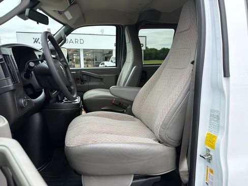 Used 2025 Chevrolet Express 3500 LT w/ LT Preferred Equipment Group RWD image 22