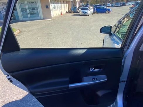 Used 2015 Toyota Prius V Five image 19