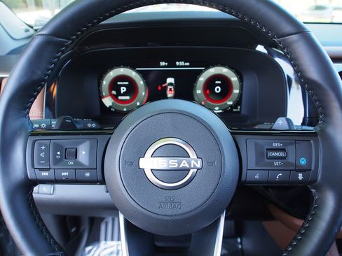 Used 2025 Nissan Pathfinder Platinum FWD image 26