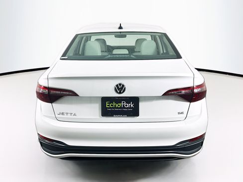 Used 2024 Volkswagen Jetta SE image 7