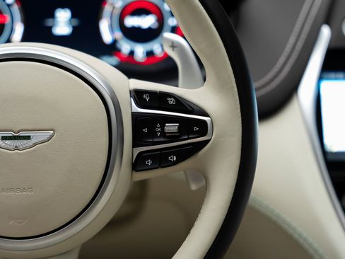 Used 2023 Aston Martin DBX AWD/4WD image 34