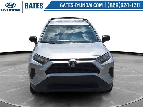Used 2021 Toyota RAV4 LE FWD image 4