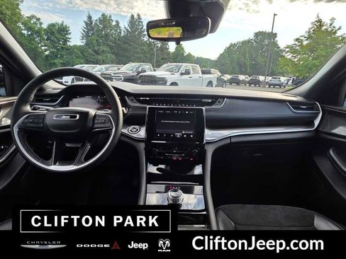 Used 2023 Jeep Grand Cherokee L Laredo AWD/4WD image 22