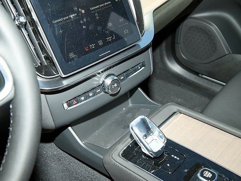 New 2026 Volvo XC90 B6 Plus w/ Protection Package Premier image 15