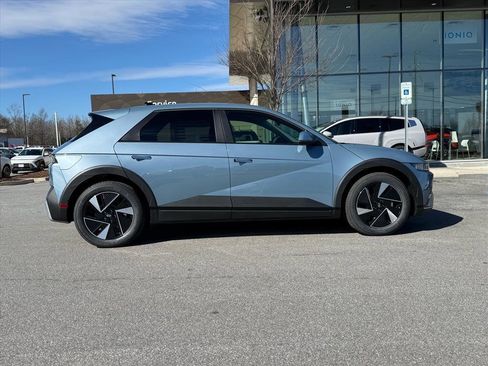 New 2026 Hyundai Ioniq 5 SE image 2