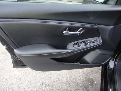 Used 2022 Nissan Sentra SV w/ Trunk Package image 8