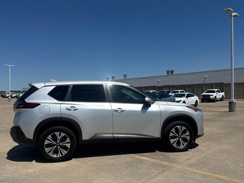 Used 2023 Nissan Rogue SV FWD image 25