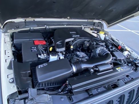 Used 2020 Jeep Gladiator Sport image 19