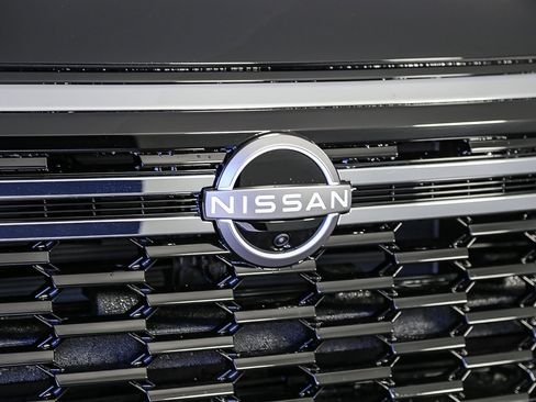 New 2025 Nissan Armada SL w/ Captain's Chari Seat Package image 3