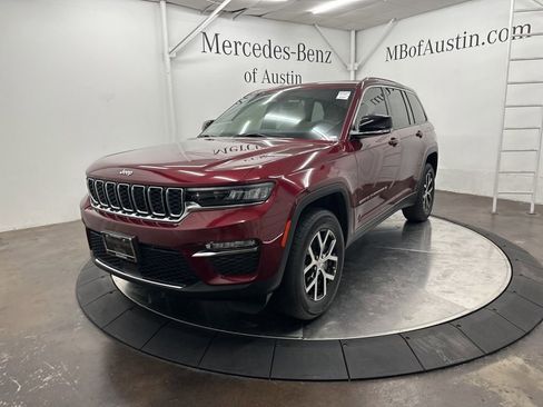 Used 2023 Jeep Grand Cherokee Limited image 3