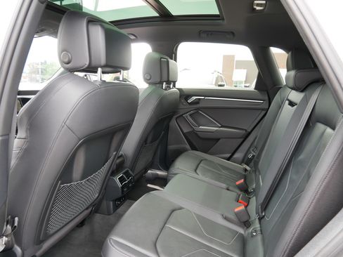 Used 2022 Audi Q3 2.0T Premium Plus w/ Premium Plus Package AWD/4WD image 33