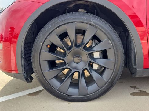 Used 2022 Tesla Model Y Long Range image 12