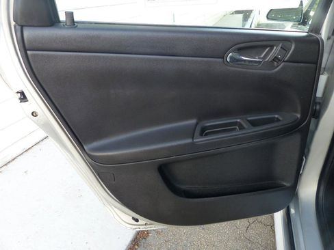 Used 2011 Chevrolet Impala LS FWD image 10