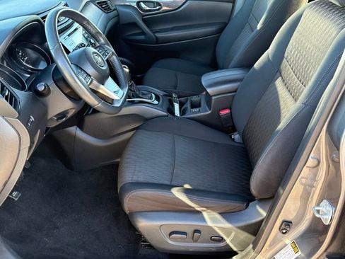 Used 2017 Nissan Rogue SV image 28