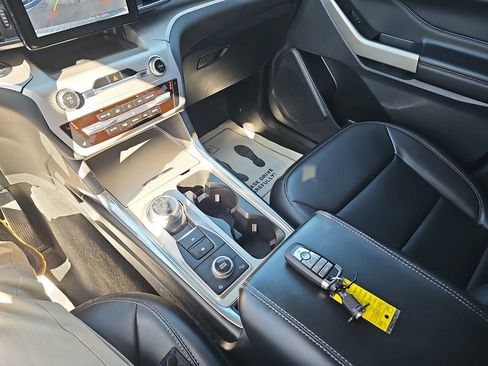 Used 2022 Ford Explorer XLT w/ Equipment Group 202A image 29