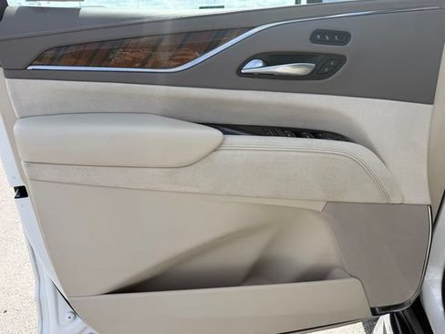Used 2023 Cadillac Escalade Premium Luxury Platinum AWD/4WD image 12