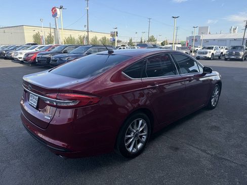 Used 2017 Ford Fusion SE w/ Fusion SE Technology Package FWD image 6