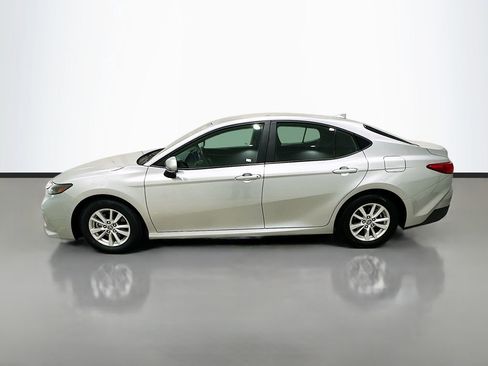 Used 2025 Toyota Camry LE FWD image 4
