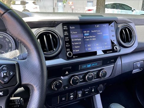 Used 2022 Toyota Tacoma TRD Off-Road AWD/4WD image 6
