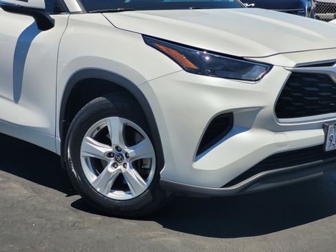 Used 2023 Toyota Highlander L AWD/4WD image 9