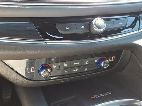 Used 2022 Buick Enclave Essence w/ Sport Touring Edition image 23