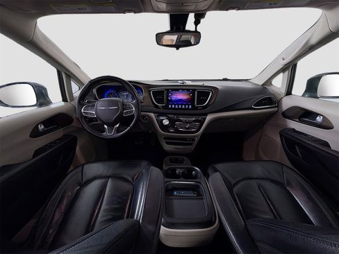 Used 2017 Chrysler Pacifica Touring-L image 9