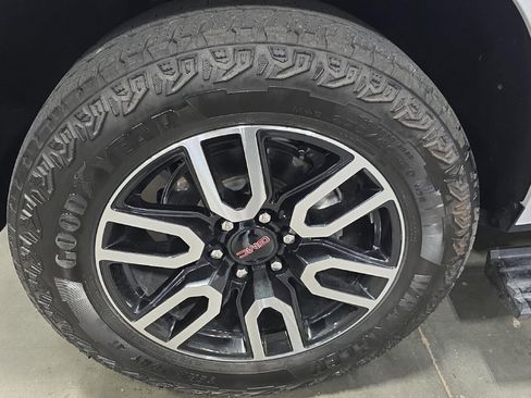 Used 2024 GMC Yukon XL AT4 w/ AT4 Premium Package image 28