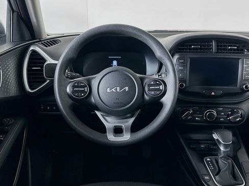 Used 2025 Kia Soul LX w/ LX Technology Package FWD image 18