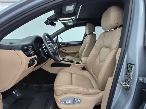 Certified 2024 Porsche Macan Turbo AWD/4WD image 5