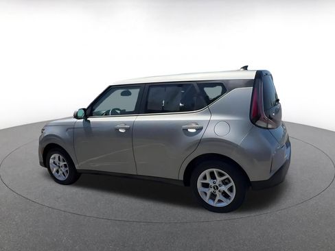 Used 2025 Kia Soul LX w/ LX Technology Package FWD image 10