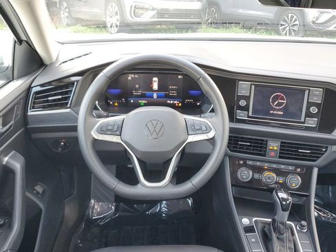 Certified 2023 Volkswagen Jetta SE FWD image 19