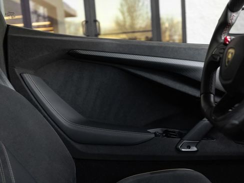 Used 2025 Lamborghini Revuelto AWD/4WD image 43