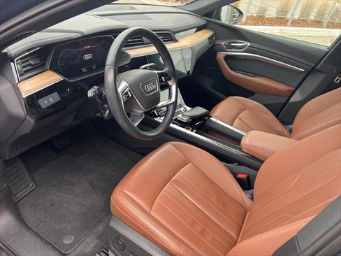 Certified 2024 Audi Q8 e-tron Premium image 20