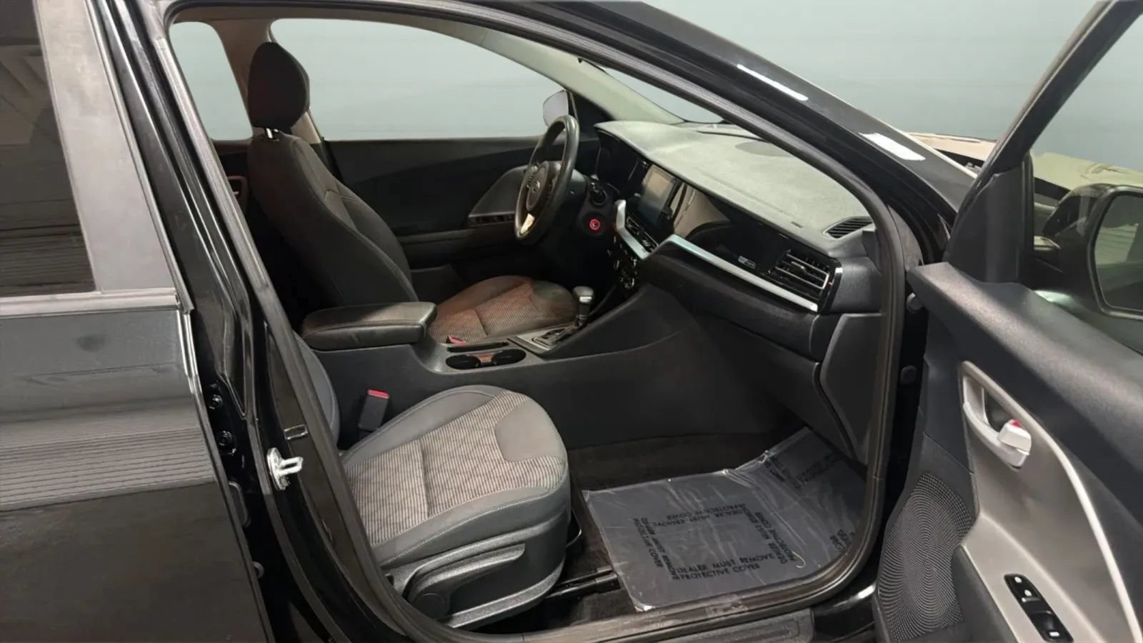 Used 2020 Kia Niro LX FWD image 21