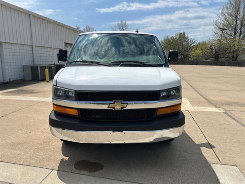 Used 2022 Chevrolet Express 2500 w/ Driver Convenience Package image 21