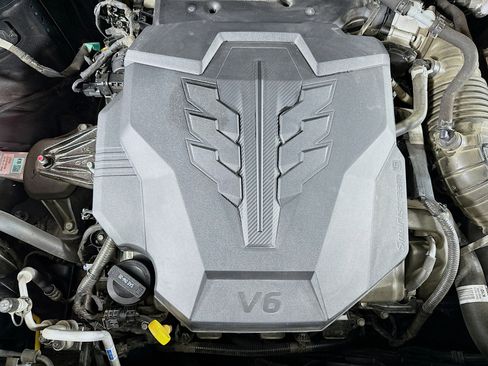 Used 2024 Kia Carnival LX image 31