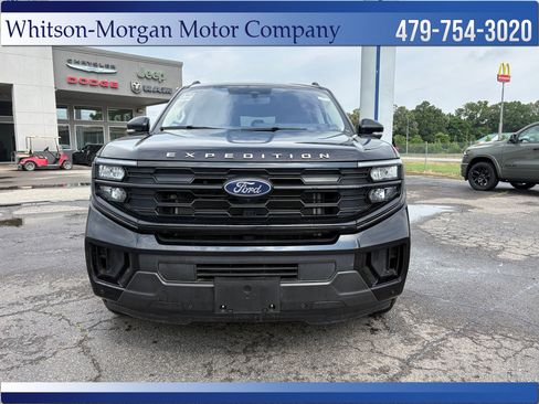 Used 2025 Ford Expedition Max Active AWD/4WD image 3