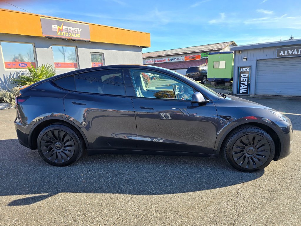 Used 2024 Tesla Model Y Long Range AWD/4WD image 8