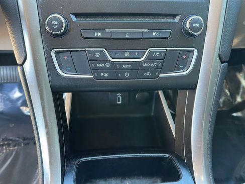 Used 2017 Ford Fusion SE w/ Fusion SE Technology Package image 35