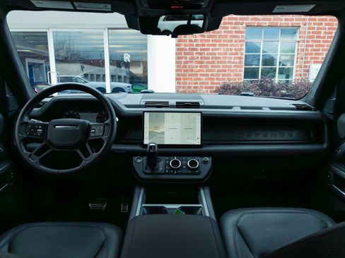 Used 2025 Land Rover Defender 110 X image 26