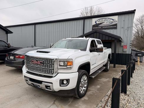Used 2019 GMC Sierra 2500 Denali w/ Duramax Plus Package image 2