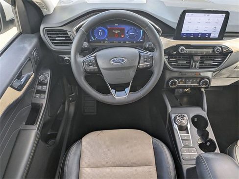 Certified 2022 Ford Escape Titanium w/ Titanium Elite Package image 17