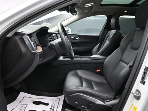 Used 2023 Volvo XC60 B5 Plus w/ Climate Package AWD/4WD image 9